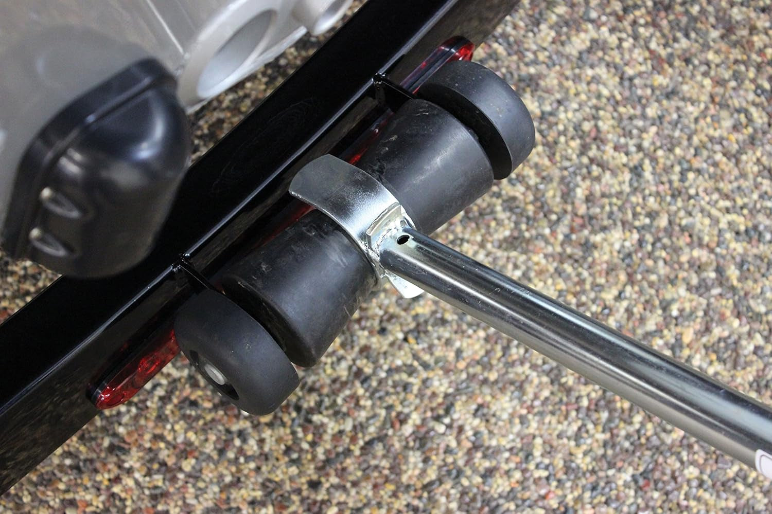 3005.3852 Straight Transom Saver with Roller Mount - 21" to 31"