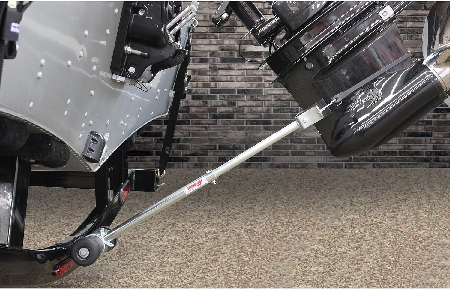 3005.3852 Straight Transom Saver with Roller Mount - 21" to 31"