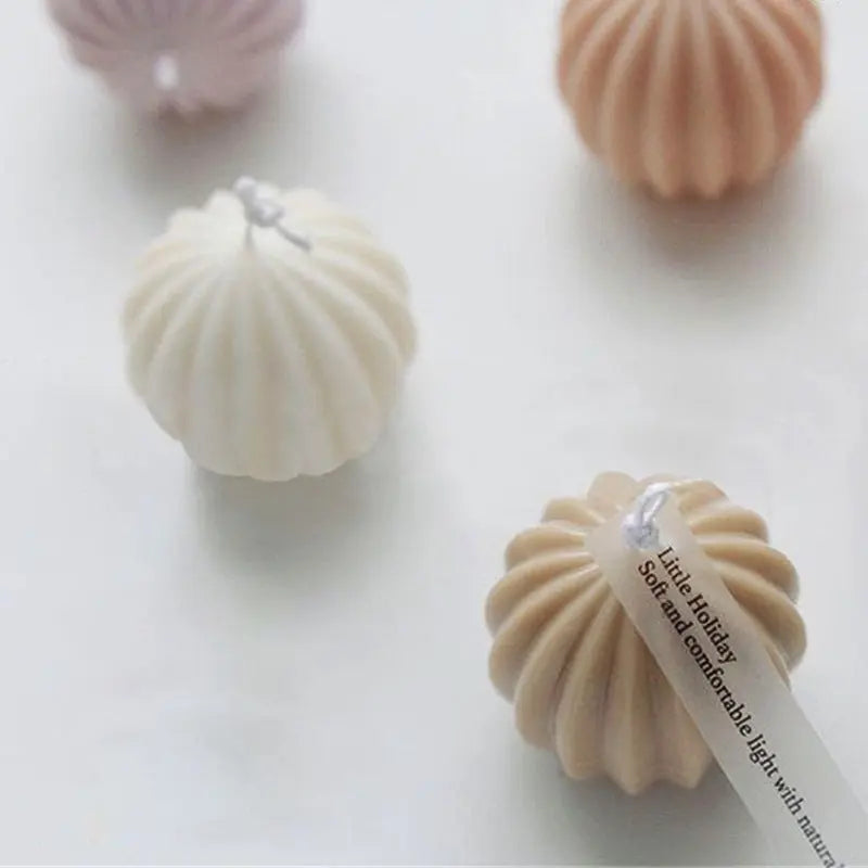 Round prickly pear scented candle Crimson Medea