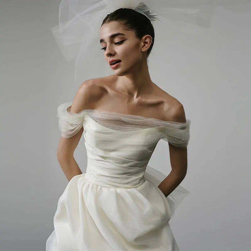 Off-shoulder Light Wedding Dress White Short Crimson Medea