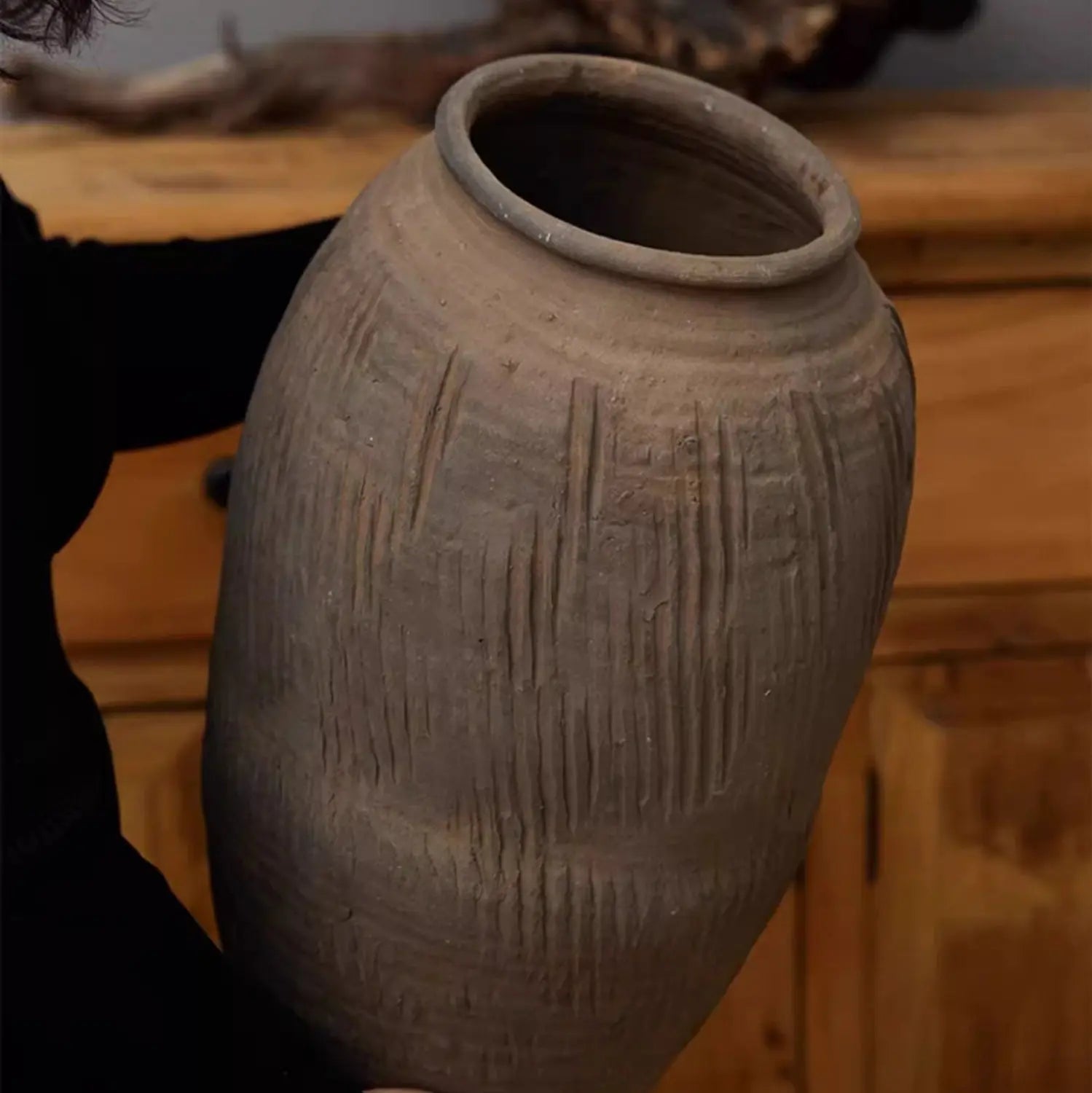 Large Floor-Standing Clay Pot Sangria Uranus