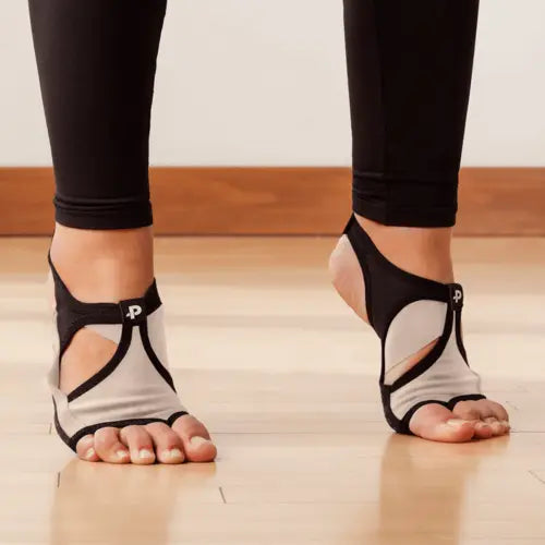 PigaOne™ – Performance grip socks with arch support, built for sport, Sapphire Zedoary