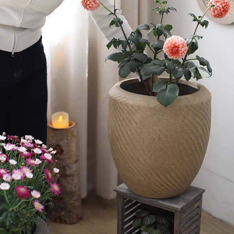 Comtemporary Swirl Planter Sangria Uranus