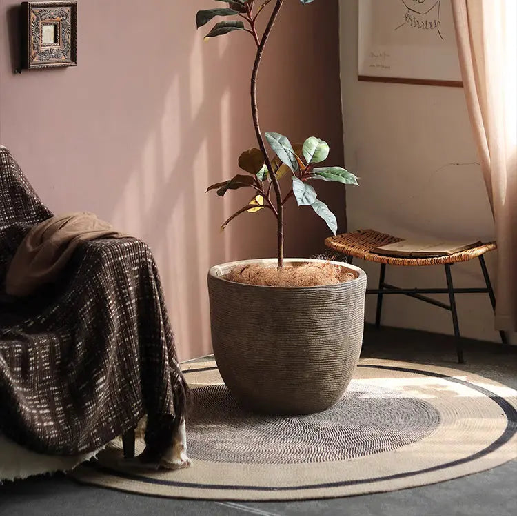 Vintage-Style Outdoor Planter Sangria Uranus