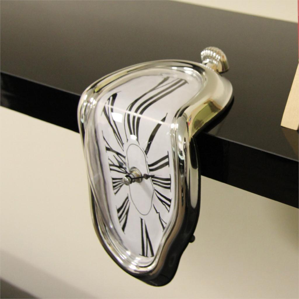 Melting Clock Fuchsia Molly