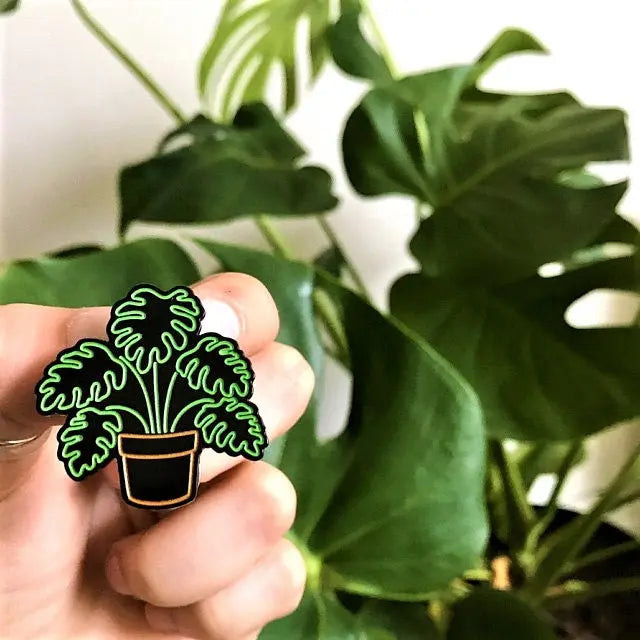 Neon Monstera – Glow-in-the-Dark Plant Enamel Pin Fuchsia Thrace