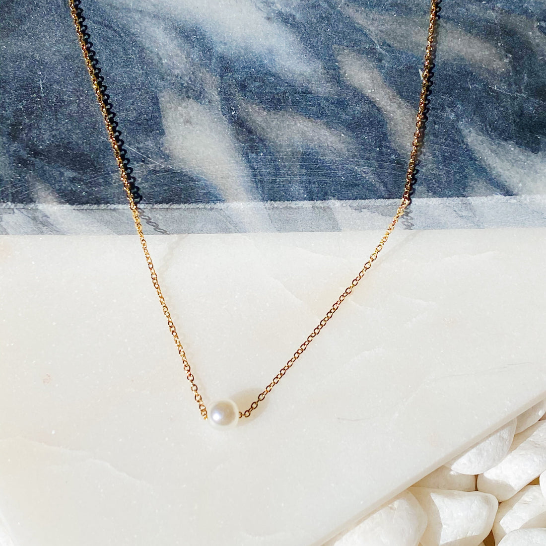 Dainty Single Pearl Necklace Fuchsia Hercules