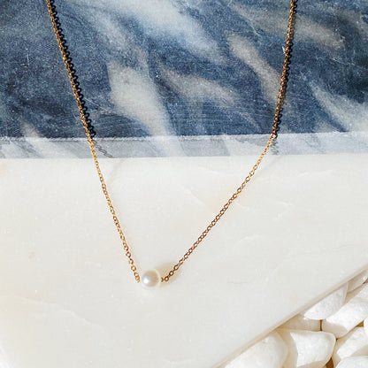 Dainty Single Pearl Necklace Fuchsia Hercules
