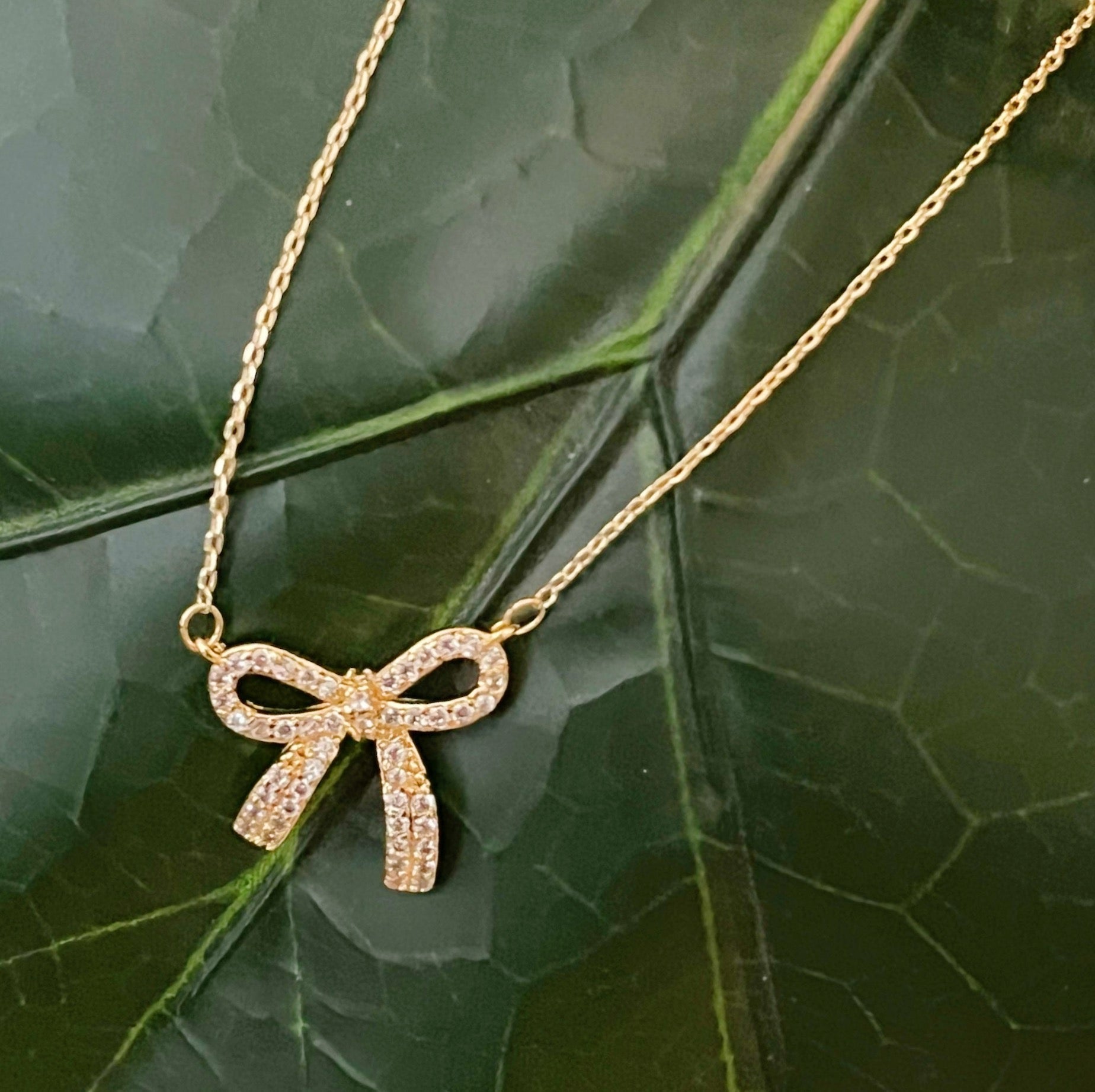 Simply Shine Bow Necklace Fuchsia Hercules