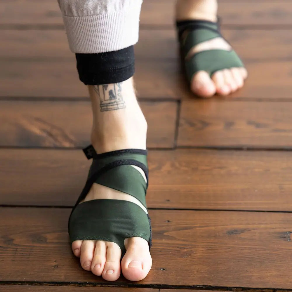 PigaLite™ – Grip socks with arch support, lightweight alternative to Sapphire Zedoary