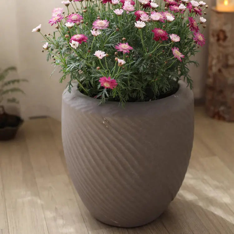 Comtemporary Swirl Planter Sangria Uranus