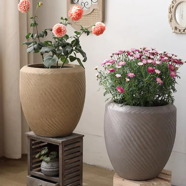 Comtemporary Swirl Planter Sangria Uranus