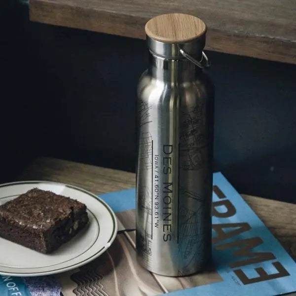 Des Moines - Iowa Map Bottle with Bamboo Top Cyan Castor